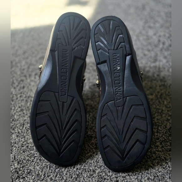 Minnetonka Silverthrone Women Flip Flop Sandals SZ 8 Silver Aztec Tribal Western - Picture 12 of 13